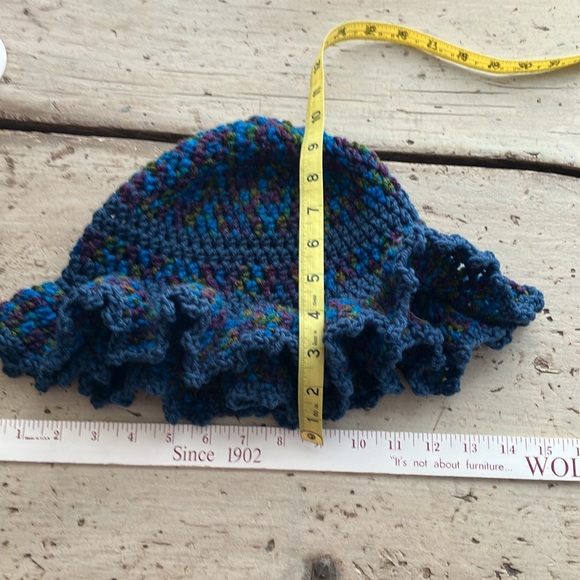 Handmade crocheted bucket hat - Picture 5 of 5
